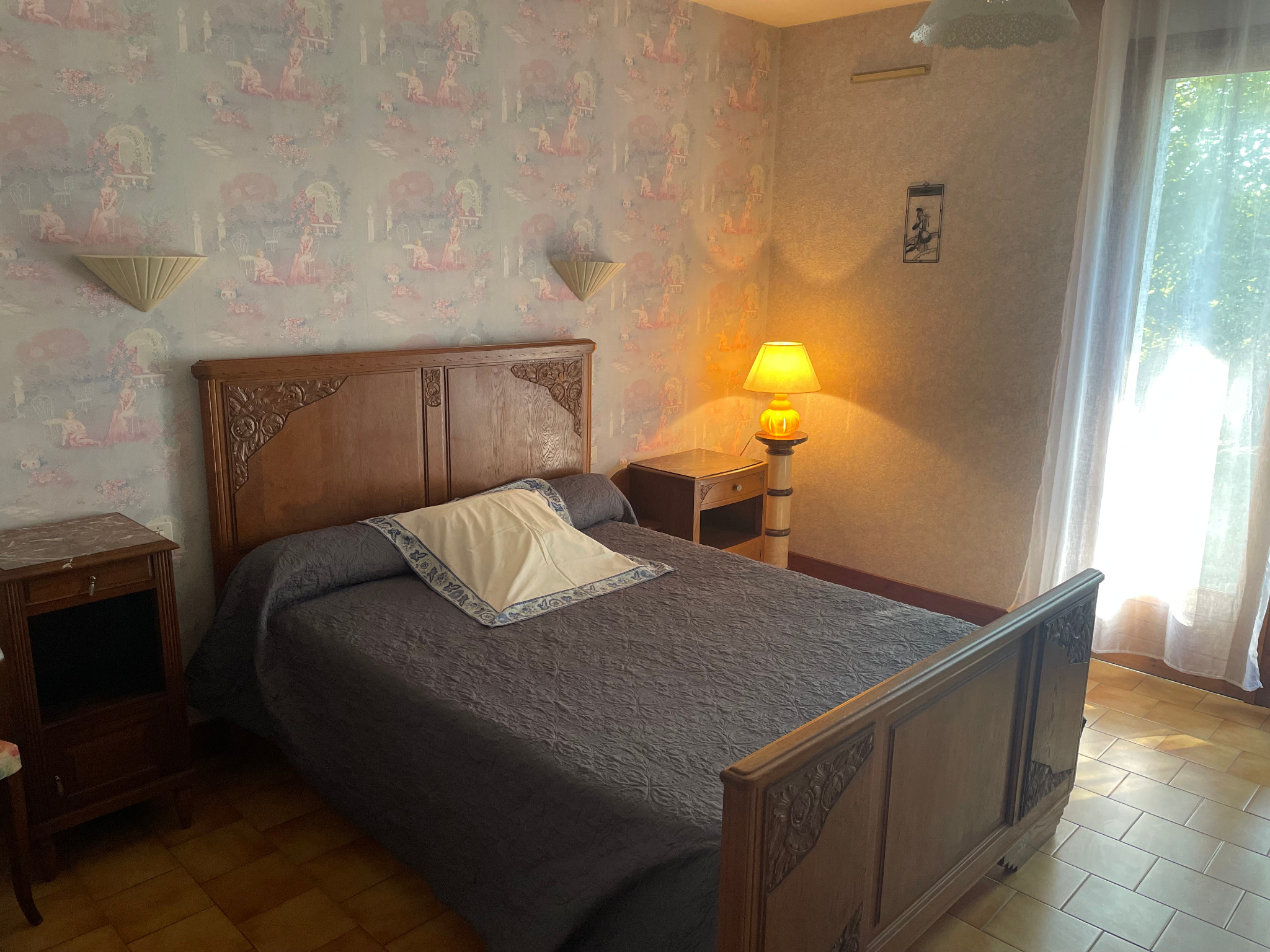 Première chambre avec lit double