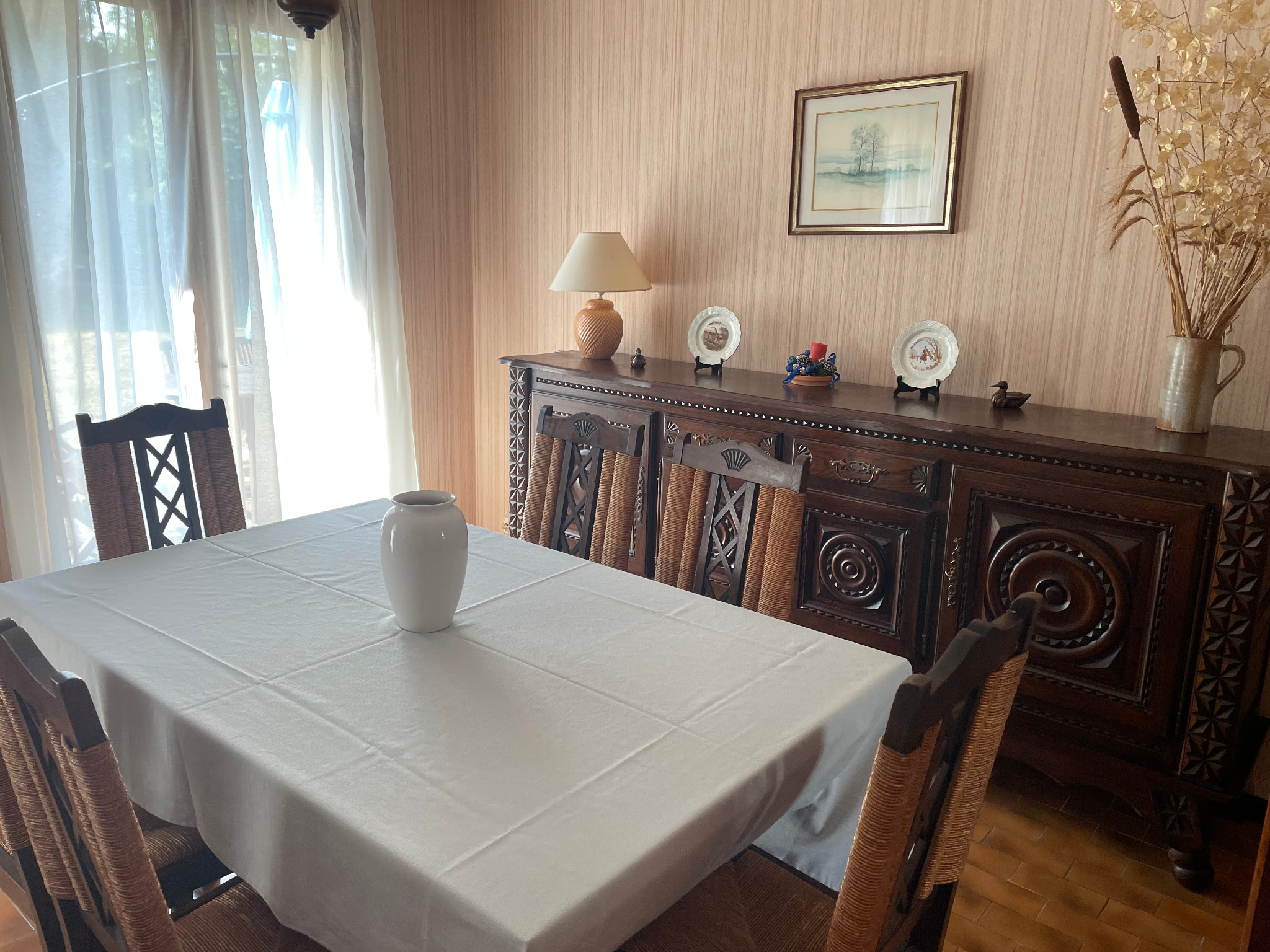 Salle à manger lumineuse